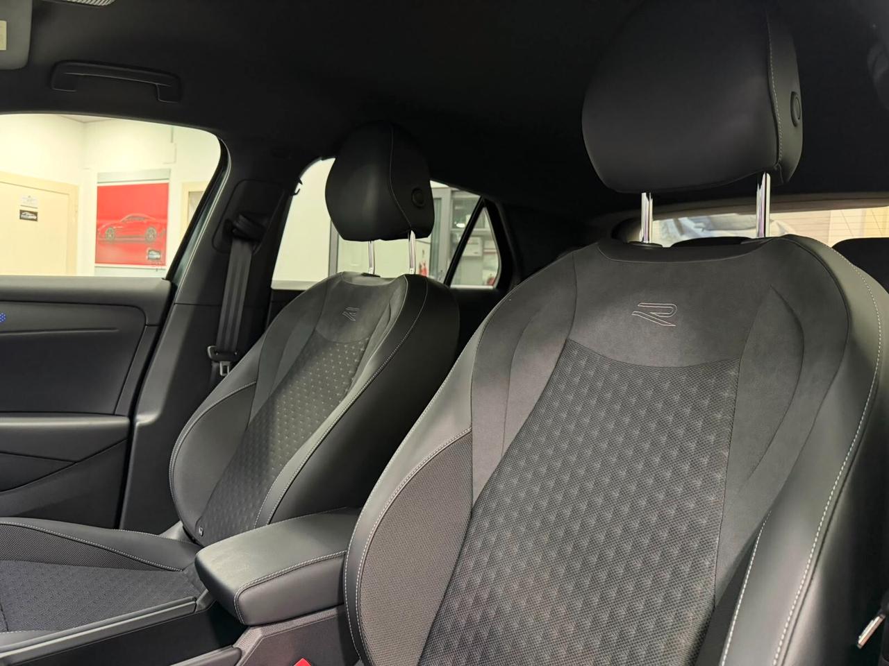 Volkswagen T-Roc 1.5 eTSI ACT 150 CV DSG R-Line