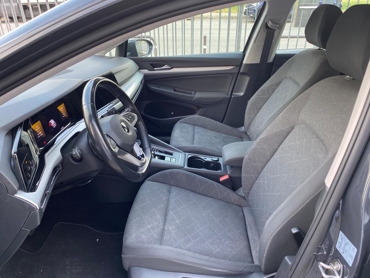 Volkswagen Golf 1.0 eTSI EVO DSG Life - km 62.000