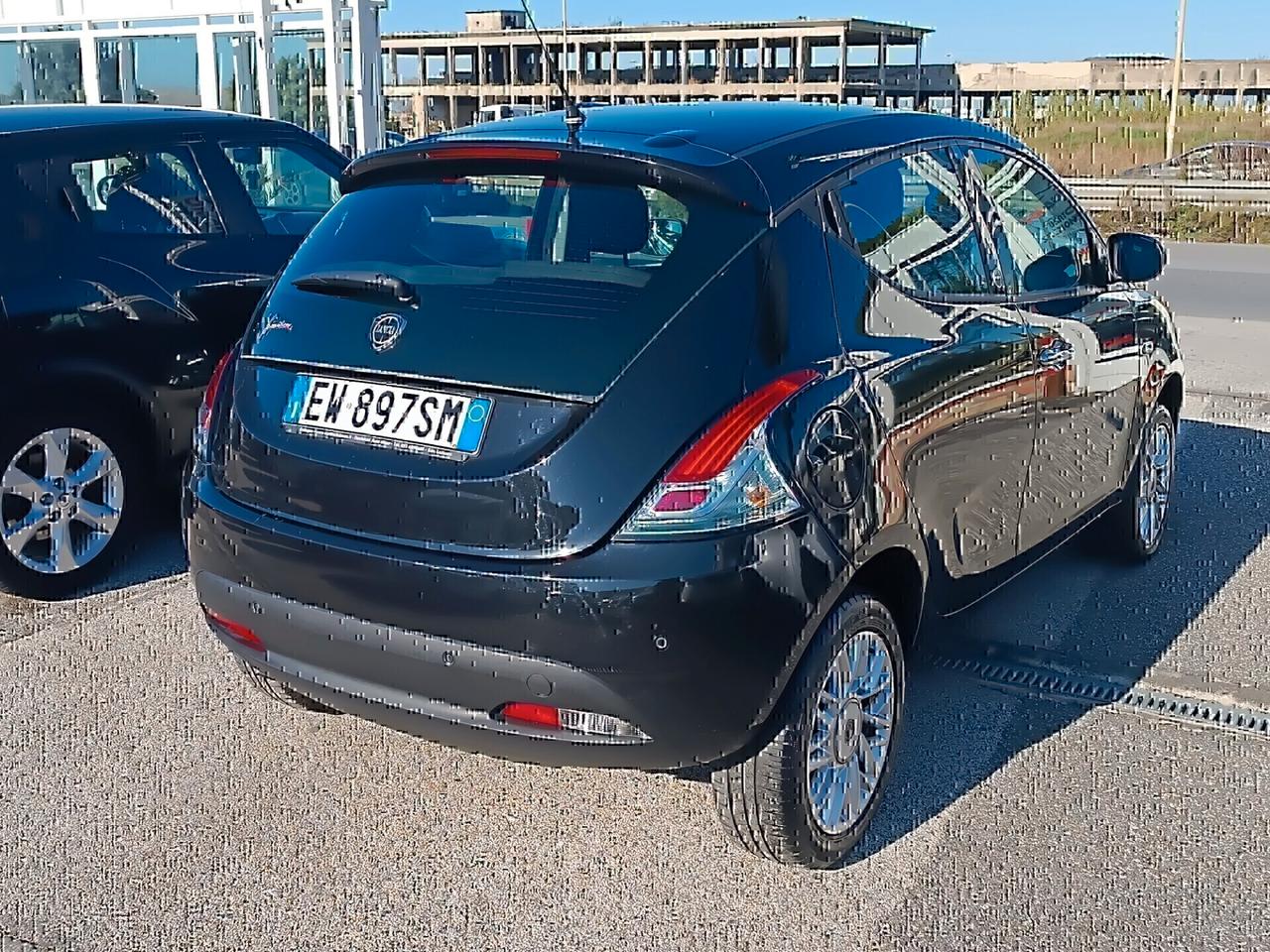 Lancia Ypsilon 0.9 TwinAir 85 CV 5 porte Ecochic Silver