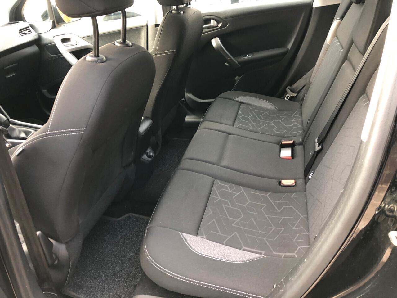 Peugeot 2008 blue hd 75 active