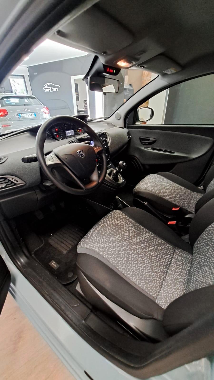 Lancia Ypsilon 1.0 FireFly 5 porte S&S Hybrid Platino