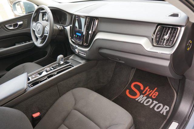 VOLVO XC60 B4 (d) automatico Momentum AWD UFFICIALE