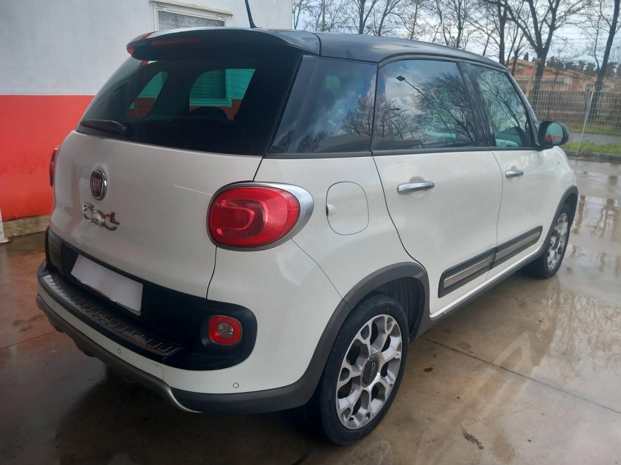 Fiat 500L 1.3 Multijet 95 CV Trekking TETTO NAVI RETROCAMERA SENSORI R 17 AUTOMATICA F 1 AL VOLANTE