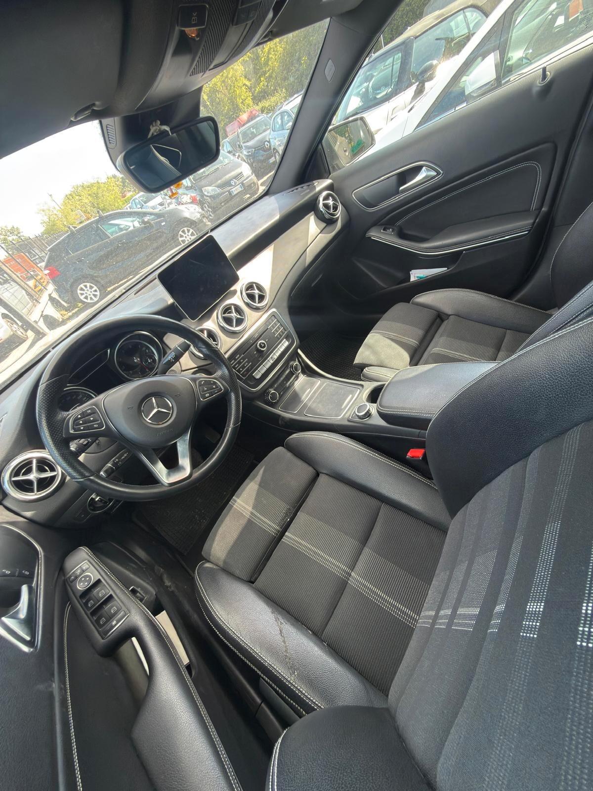 Mercedes-benz GLA 180 Premium