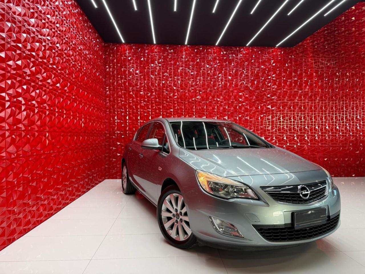 Opel Astra 1.7 CDTI 110CV 5 porte Cosmo OK NEOPATENTATI