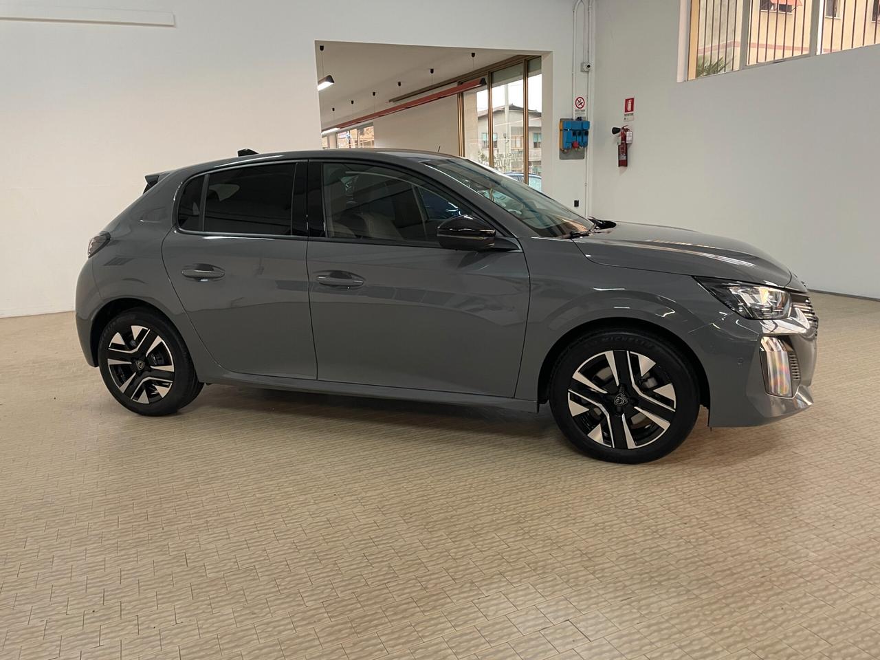 Peugeot 208 100cv 5 p. Allure 2025 Telecamera 360° Navi Sensori