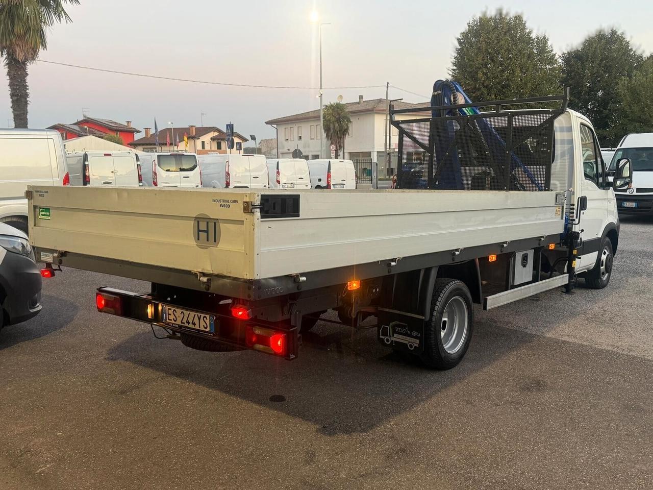 IVECO DAILY 35C 18 MOTORE 3.0 1 80 CV CASSONE DA 430 FISSO E GRU PM 3 ALTEZZA 10M