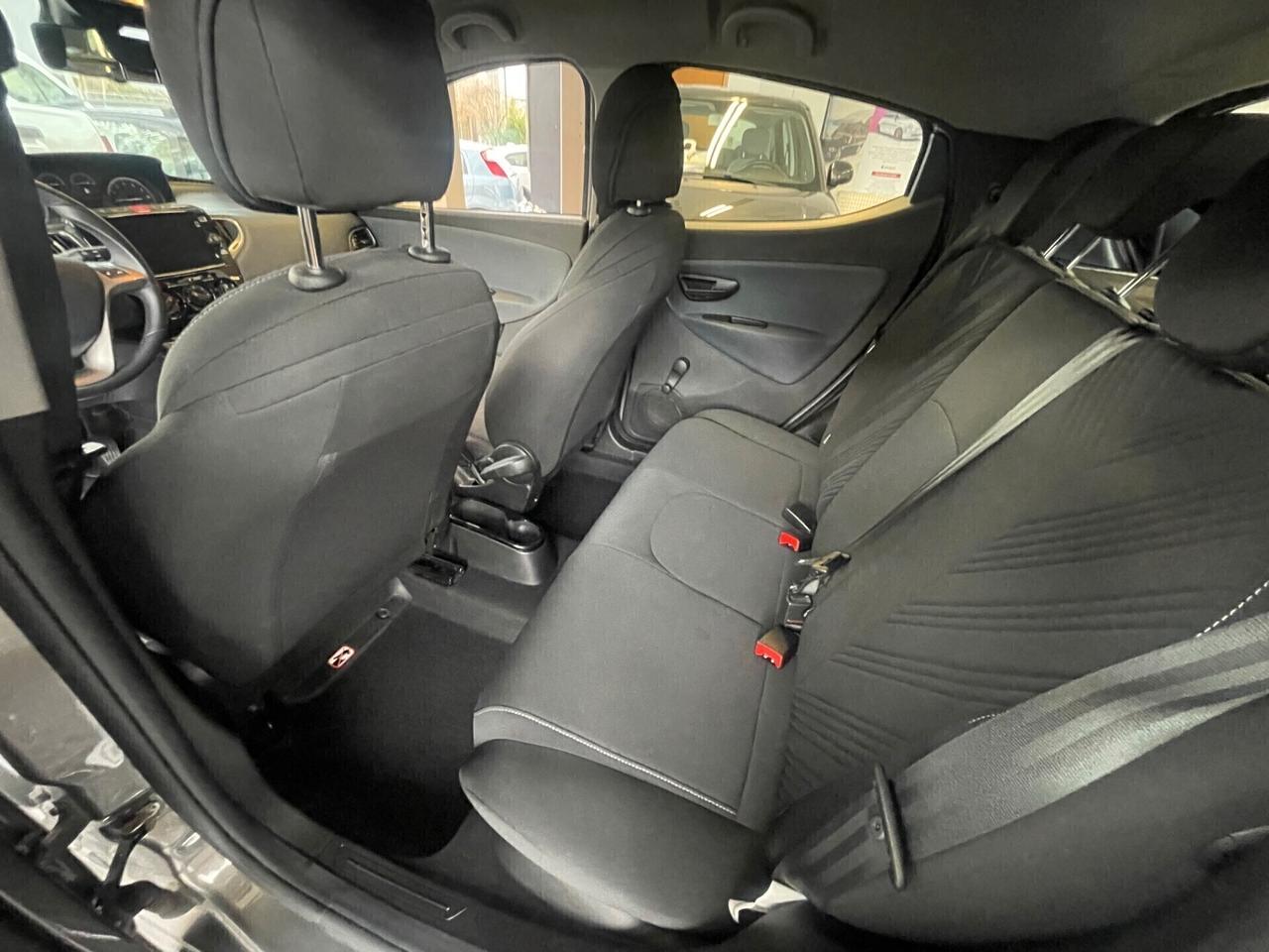 Lancia Ypsilon 1.0 FireFly 5 porte Hybrid Gold