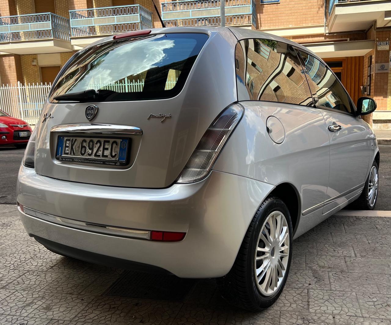 Lancia Ypsilon 1.3 MJT 75 CV Unyca