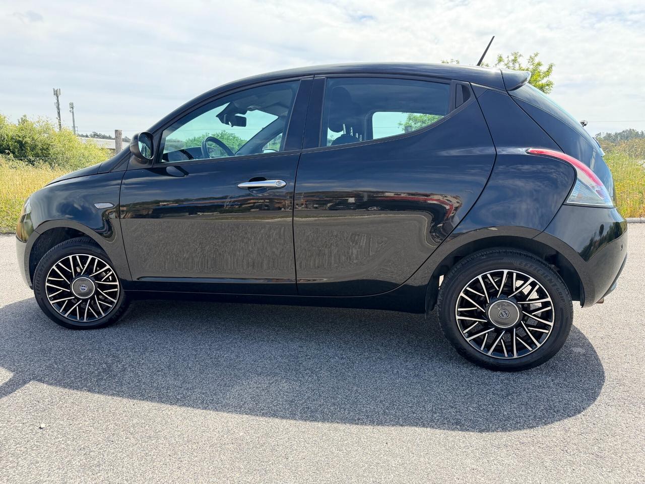 Lancia Ypsilon 1.0 FireFly 5 porte S&S Hybrid Gold