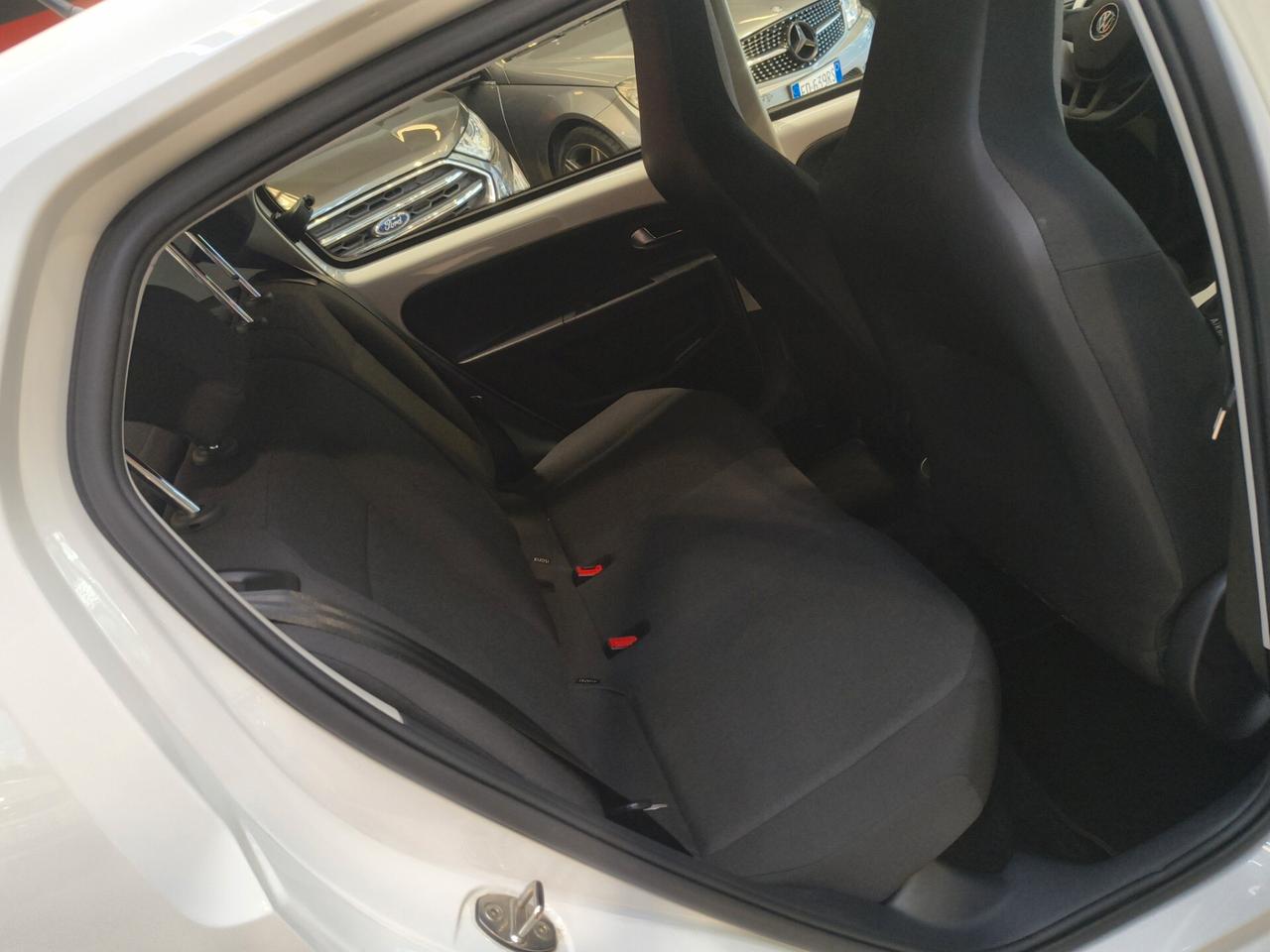 Volkswagen up! 1.0 5p. take solo 19.000 km