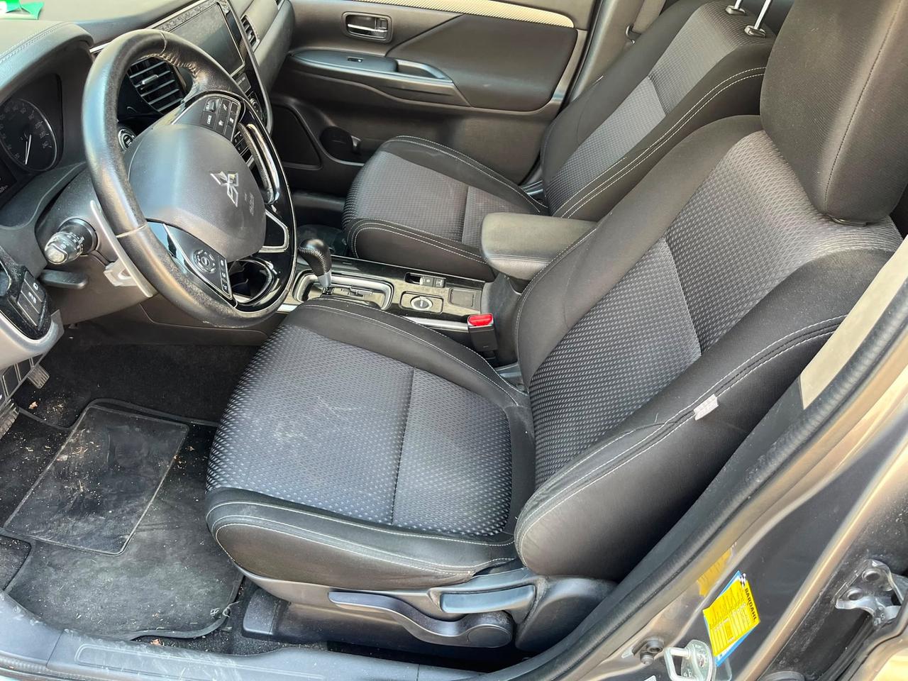 Mitsubishi Outlander 2.2 DI-D 4WD Instyle Plus SDA 7 posti
