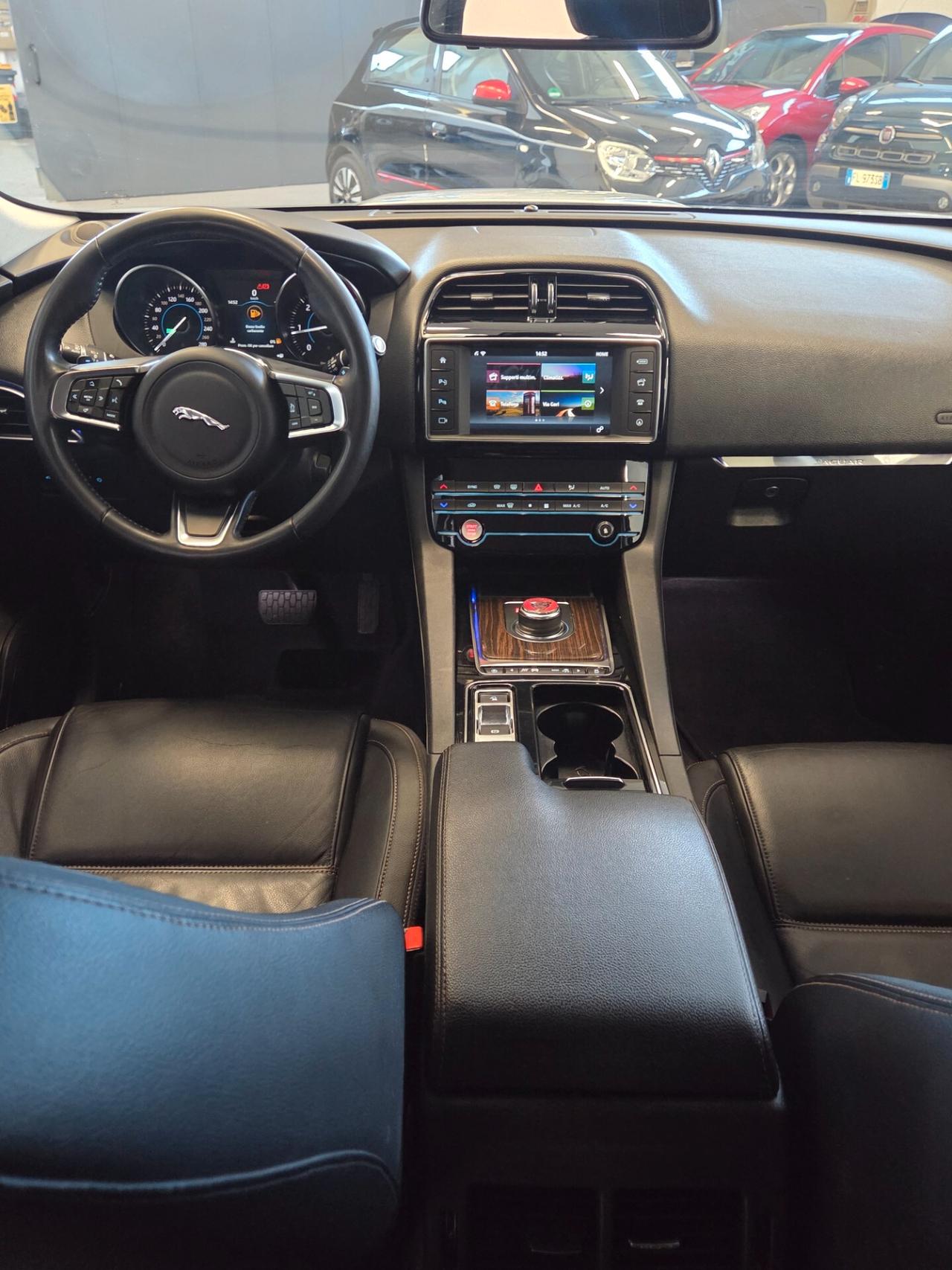 Jaguar F-Pace 2.0 D 180 CV AWD aut. Portfolio