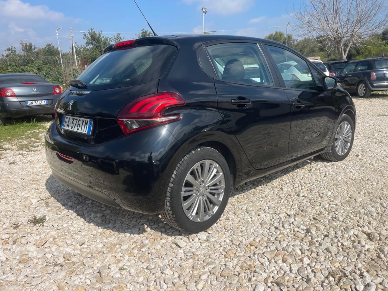 Peugeot 208 PureTech 82 5 porte Allure