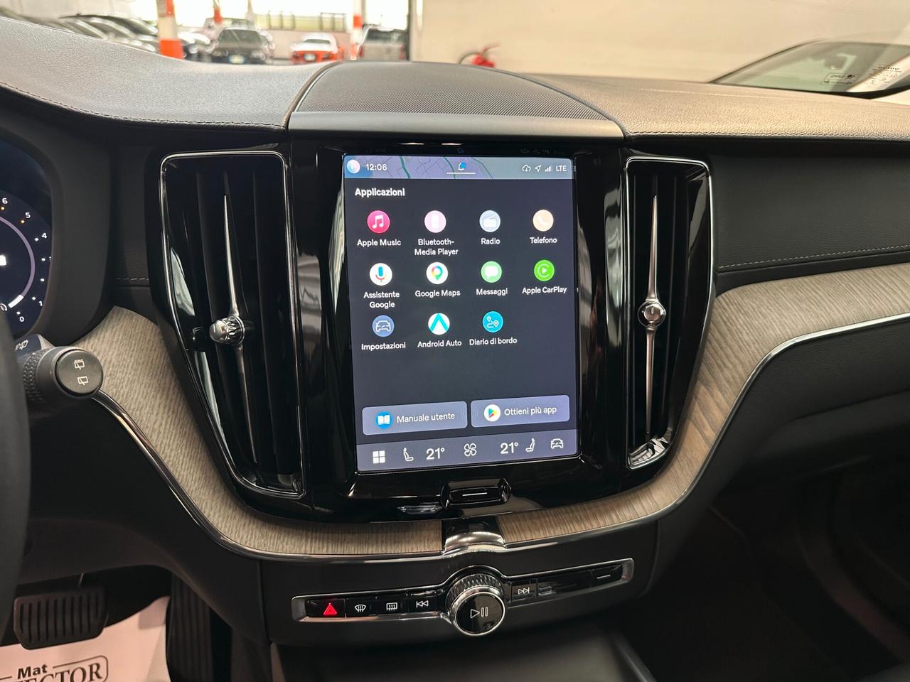 Volvo XC 60 B4(d) Geartronic Momentum - UNICO PROPRIETARIO IVA ESPOSTA