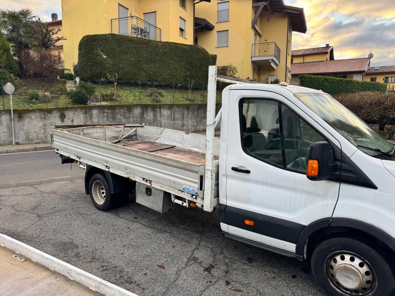 Ford transit incidentato