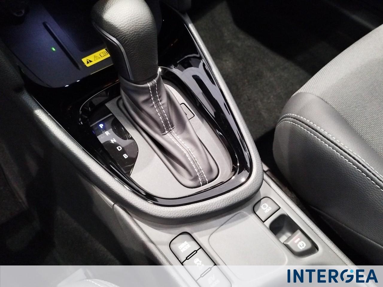 TOYOTA Yaris Cross 1.5h Lounge fwd 130cv e-cvt