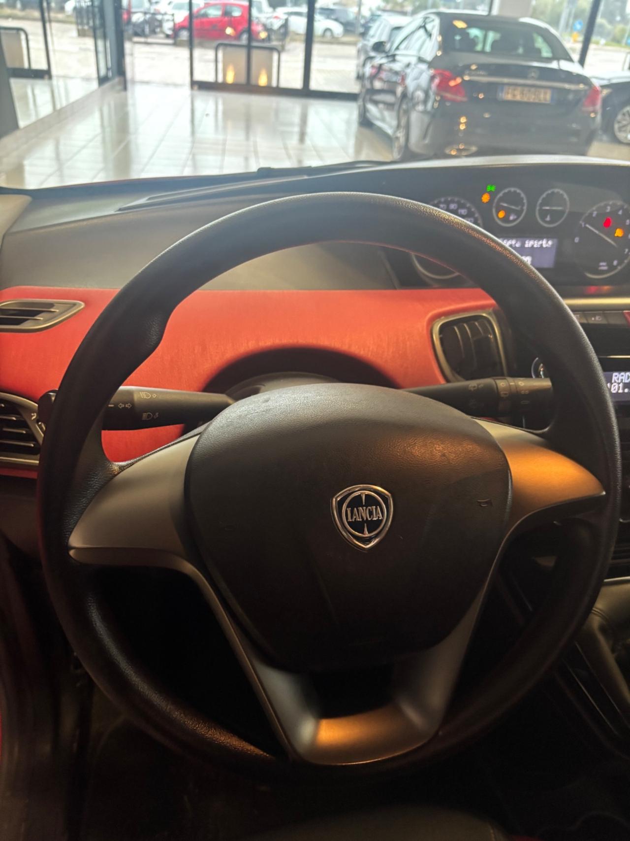 Lancia Ypsilon 1.2 69 CV 5 porte S&S Platinum