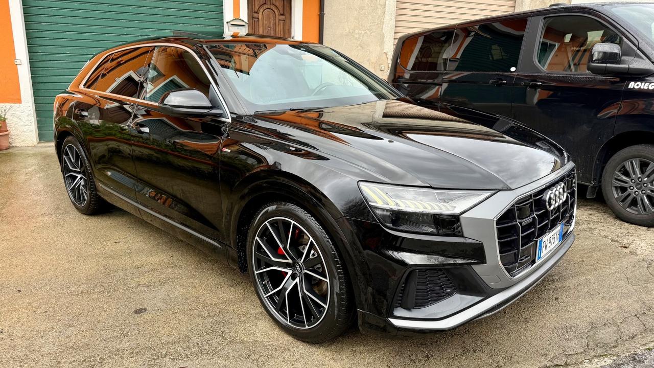 Audi Q8 50 TDI 286 CV quattro S-line INT/EST Tetto