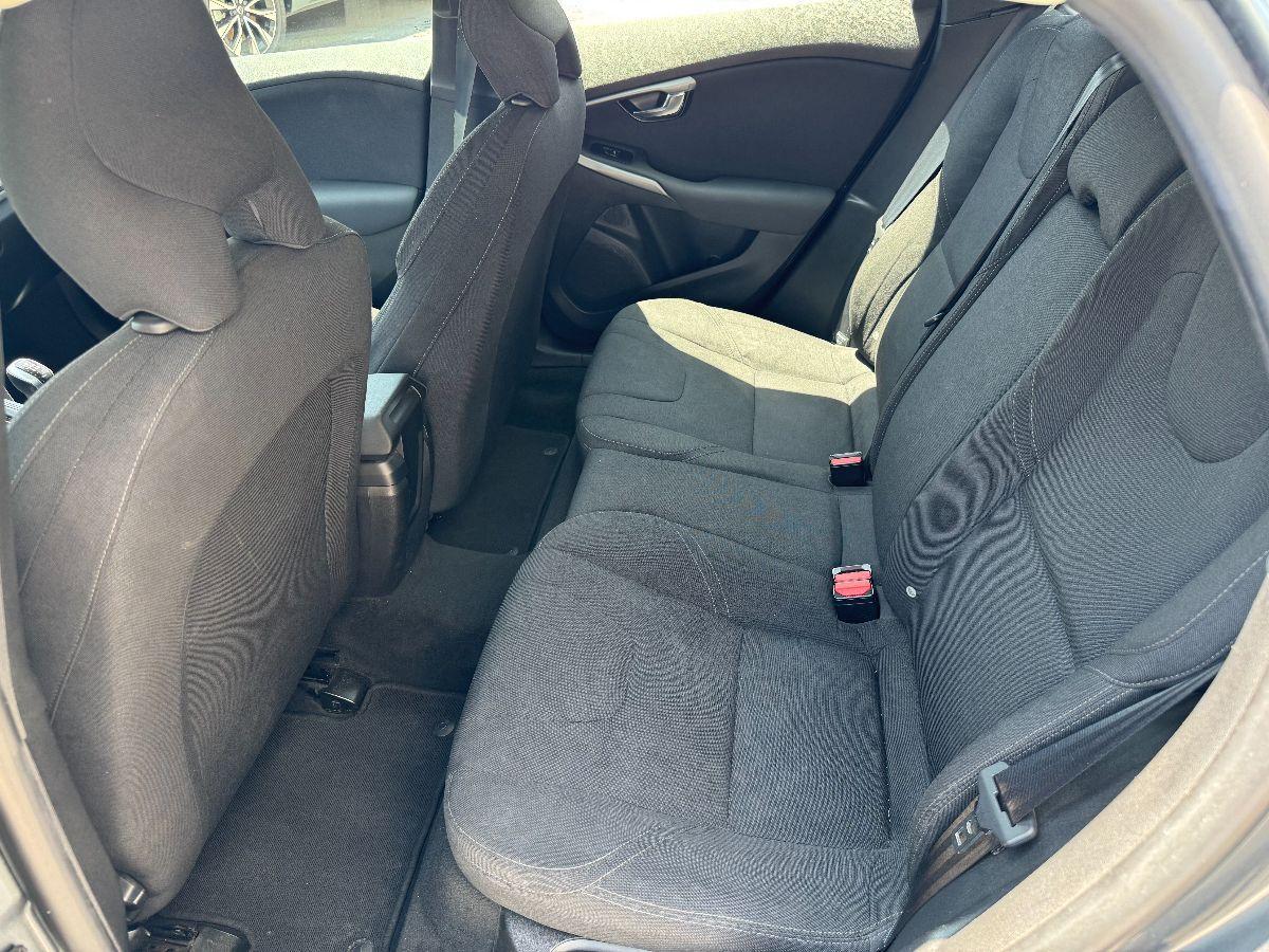 VOLVO - V40 - D2 Summum