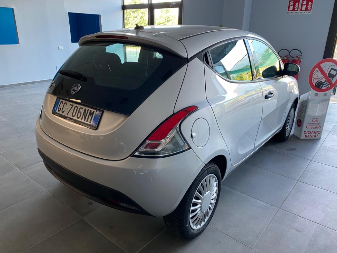 Lancia Ypsilon 1.2 69 CV SI NEOPATENTATI 5 porte GPL Ecochic Monogram