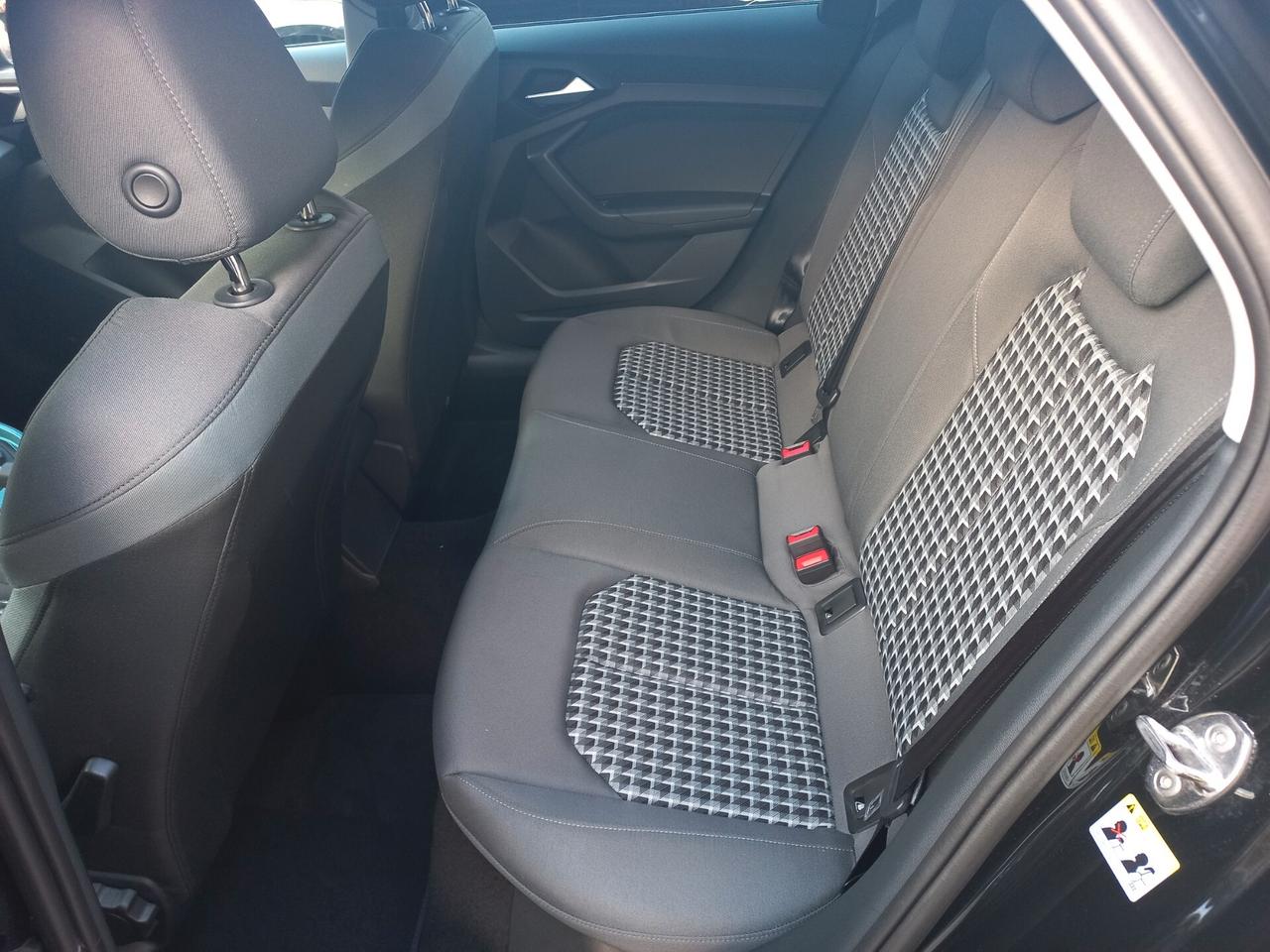 Audi A1 allstreet 30 TFSI S tronic Identity Contrast