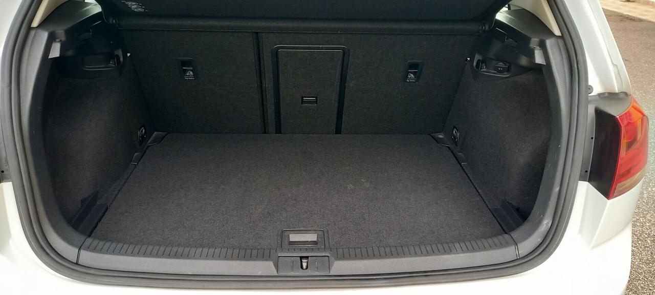 Volkswagen Golf 7 Allestimento Highline cc. 1.6 TDI Turbodiesel Manuale 5 Porte 5 Posti UTILIZZABILE X I NEOPATENTATI 2025...!!!!