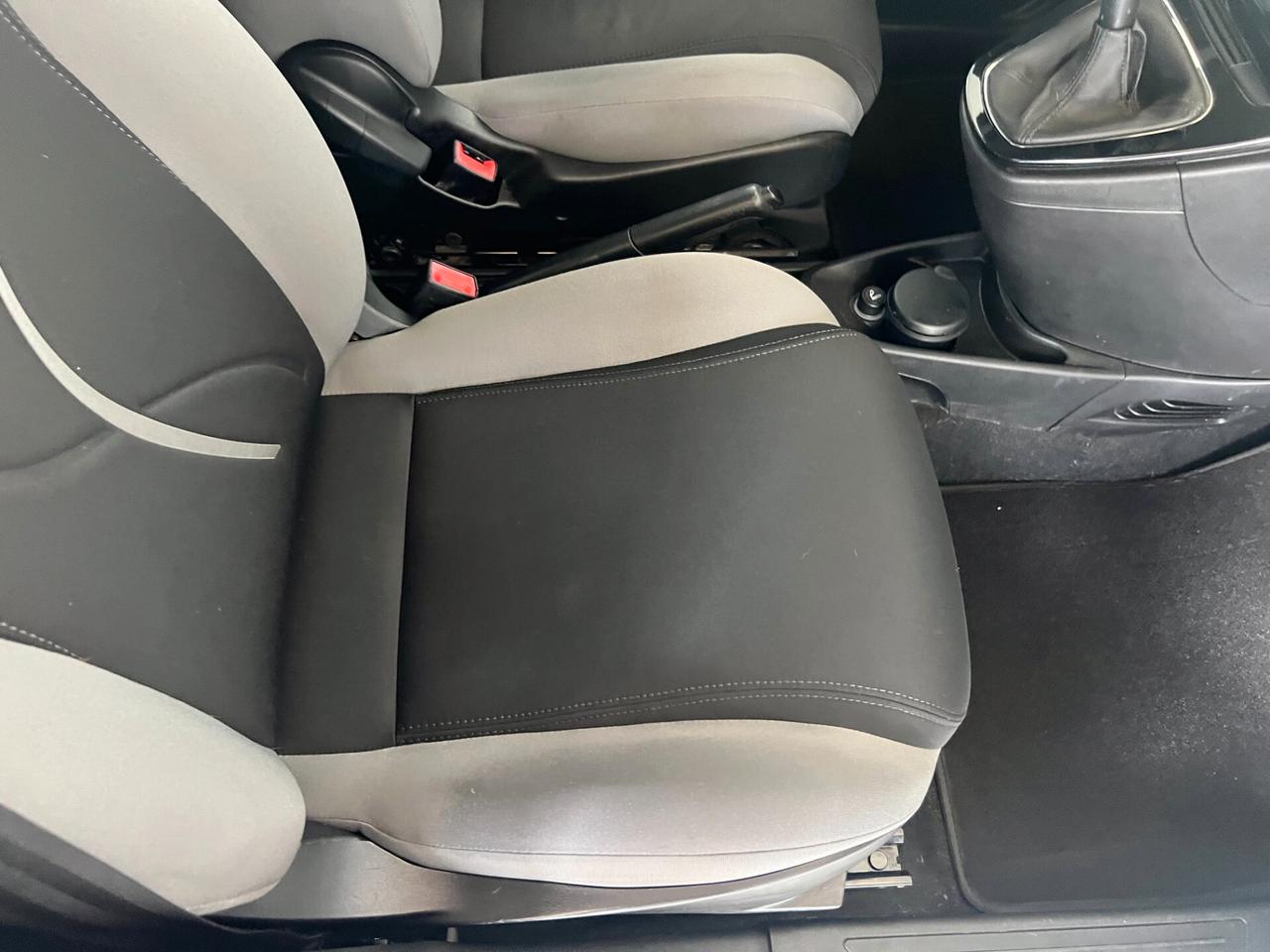 Lancia Ypsilon 1.2 69 CV 5 porte Gold KM 76.638 OK NEOPATENTATI