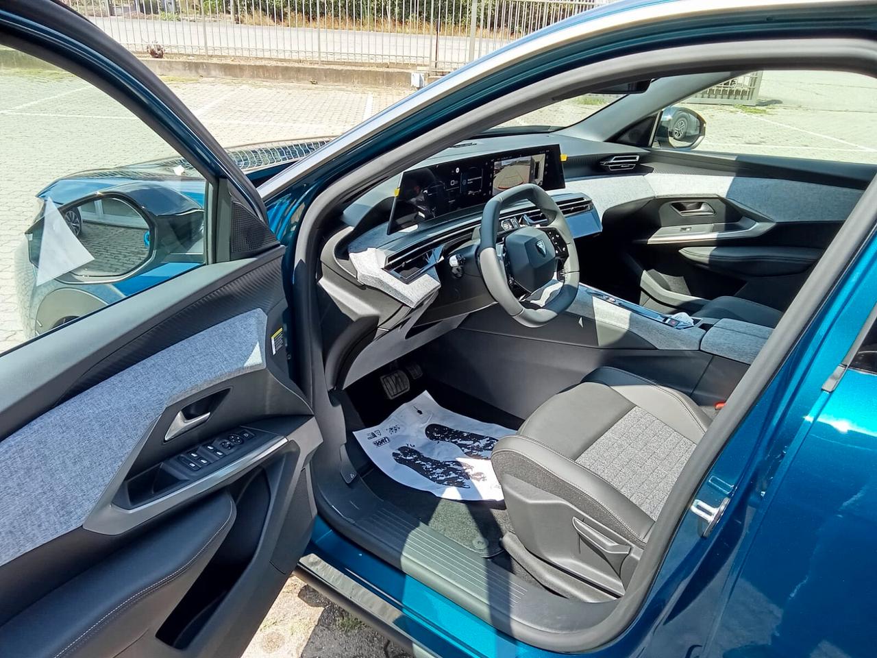 Peugeot 3008 Hybrid 145 e-DCS6 Allure Business