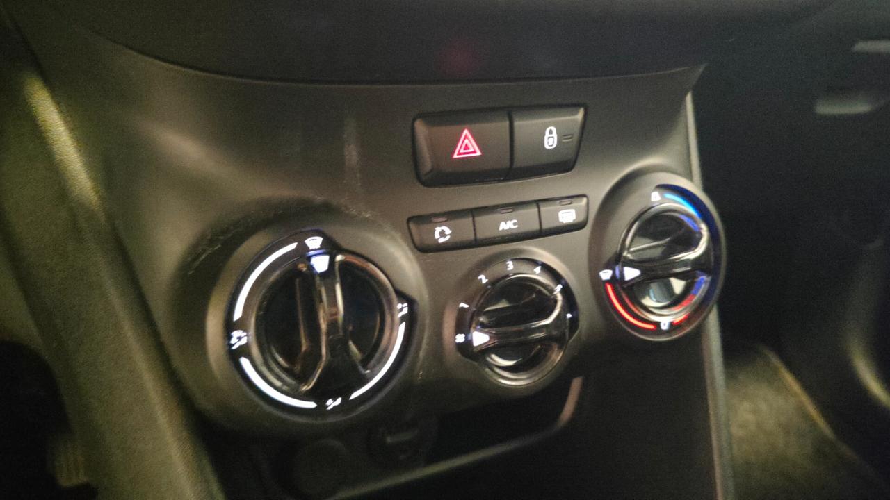 Peugeot 208 1.2 benzina Allure 82cv OK NEOPATENTATI