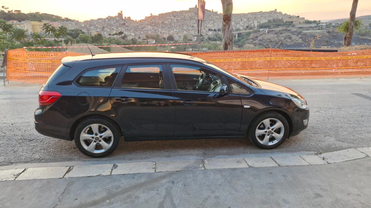 Opel Astra 1.7 CDTI 110CV Sports Tourer Cosmo