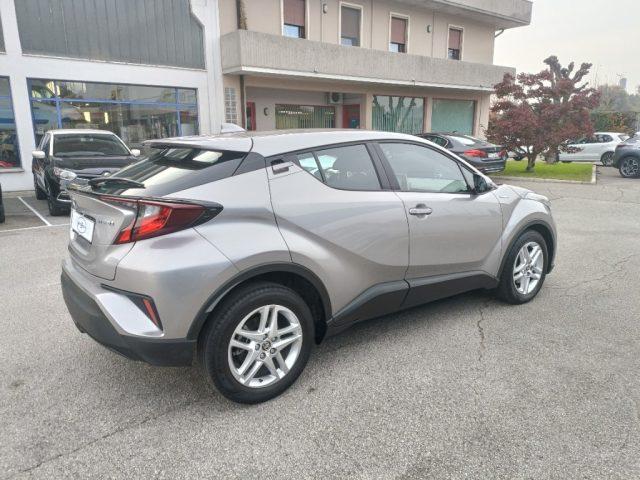 TOYOTA C-HR 1.8 Hybrid E-CVT Business