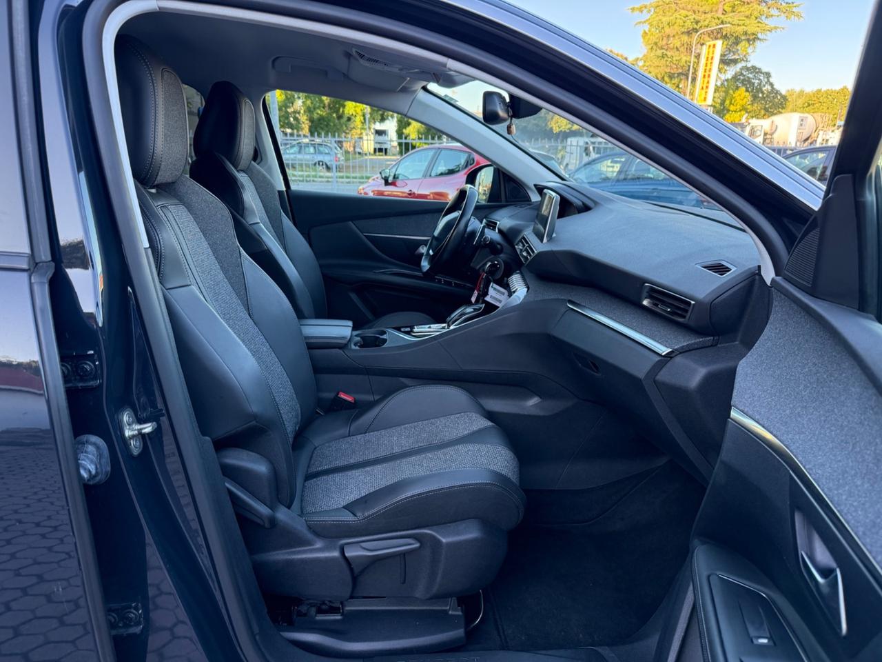 Peugeot 3008 BlueHDi 130 S&S EAT8 Allure