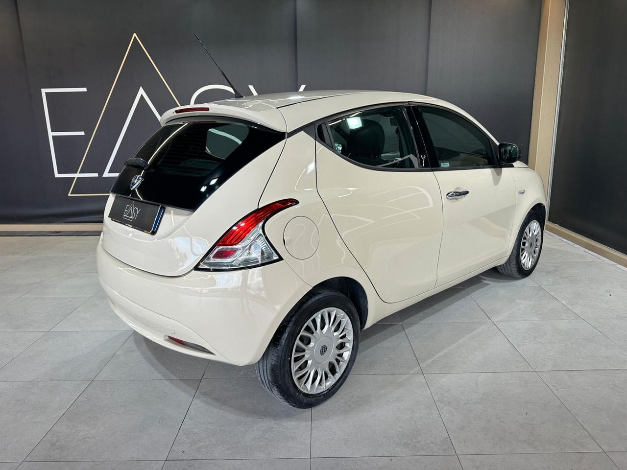 Lancia Ypsilon 1.2 69 CV 5 porte Silver