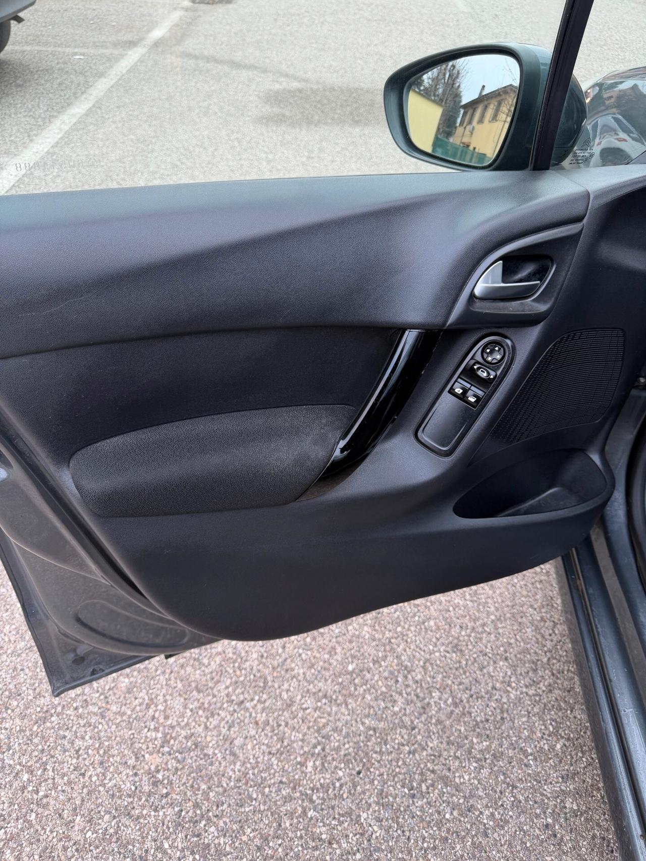 Citroen C3 1.2 - NEOPATENTATI - 12 MESI DI GARANZIA -