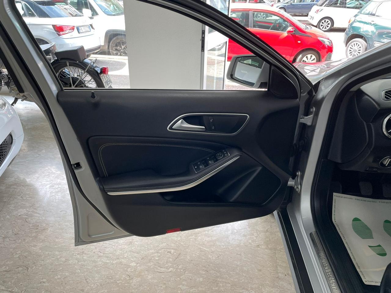 Mercedes-benz GLA 180 d EURO 6 TETTO APRIBILE