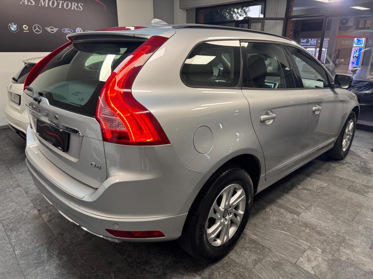 Volvo XC60 D4 R-design Momentum