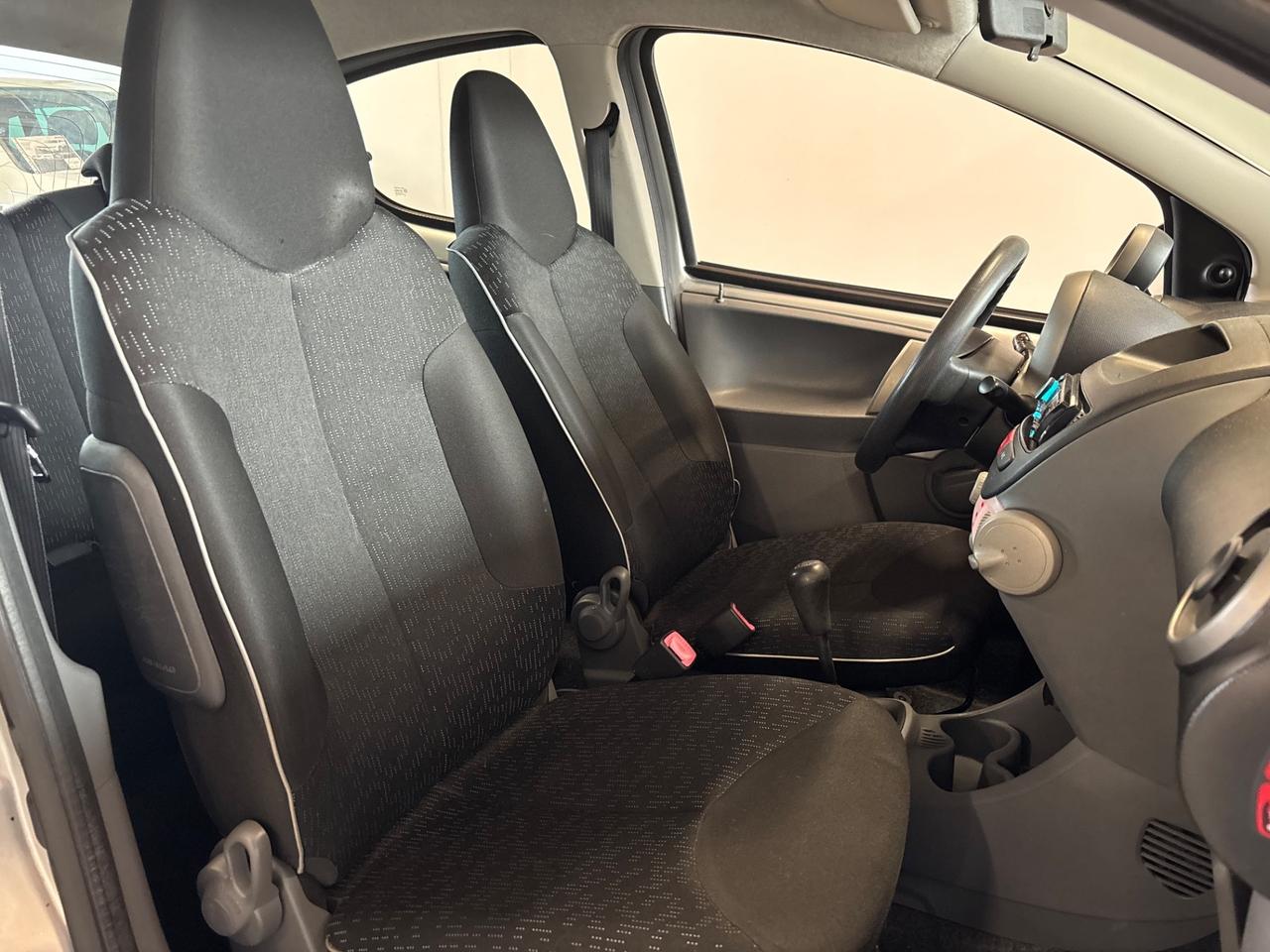 Peugeot 107 1.0 BENZINA 5 porte | OK NEOPATENTATI |