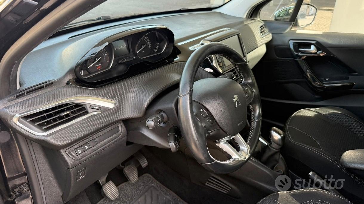 Peugeot 208 1.0 Puretech CV 82 5 porte allure