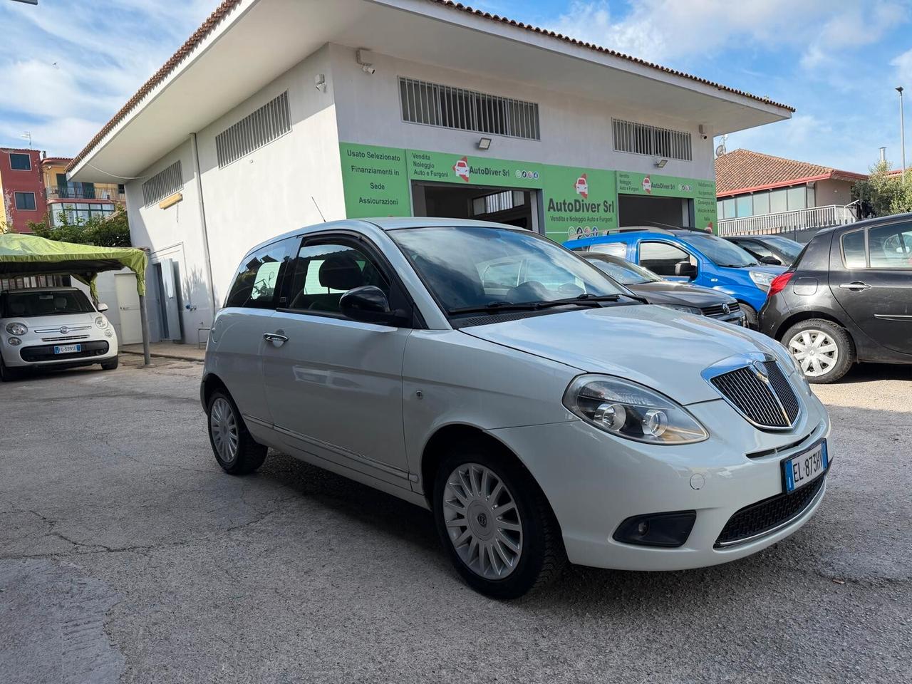 Lancia Ypsilon 1.3 MJT 75 CV Unyca