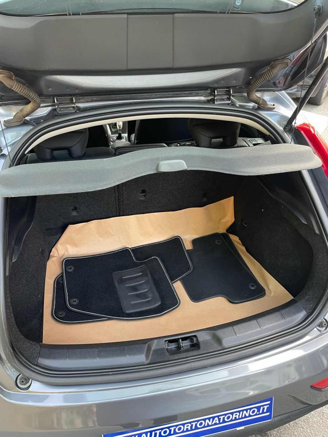 VOLVO V40 D2 1.6 Momentum