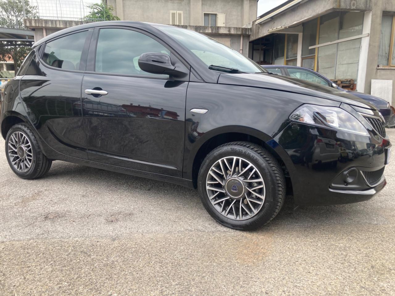 Lancia Ypsilon 1.0 FireFly 5 porte S&S Hybrid Oro