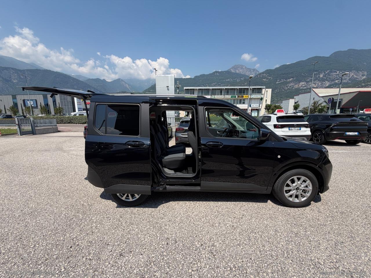 FORD Tourneo Courier 1.0 EcoBoost Titanium