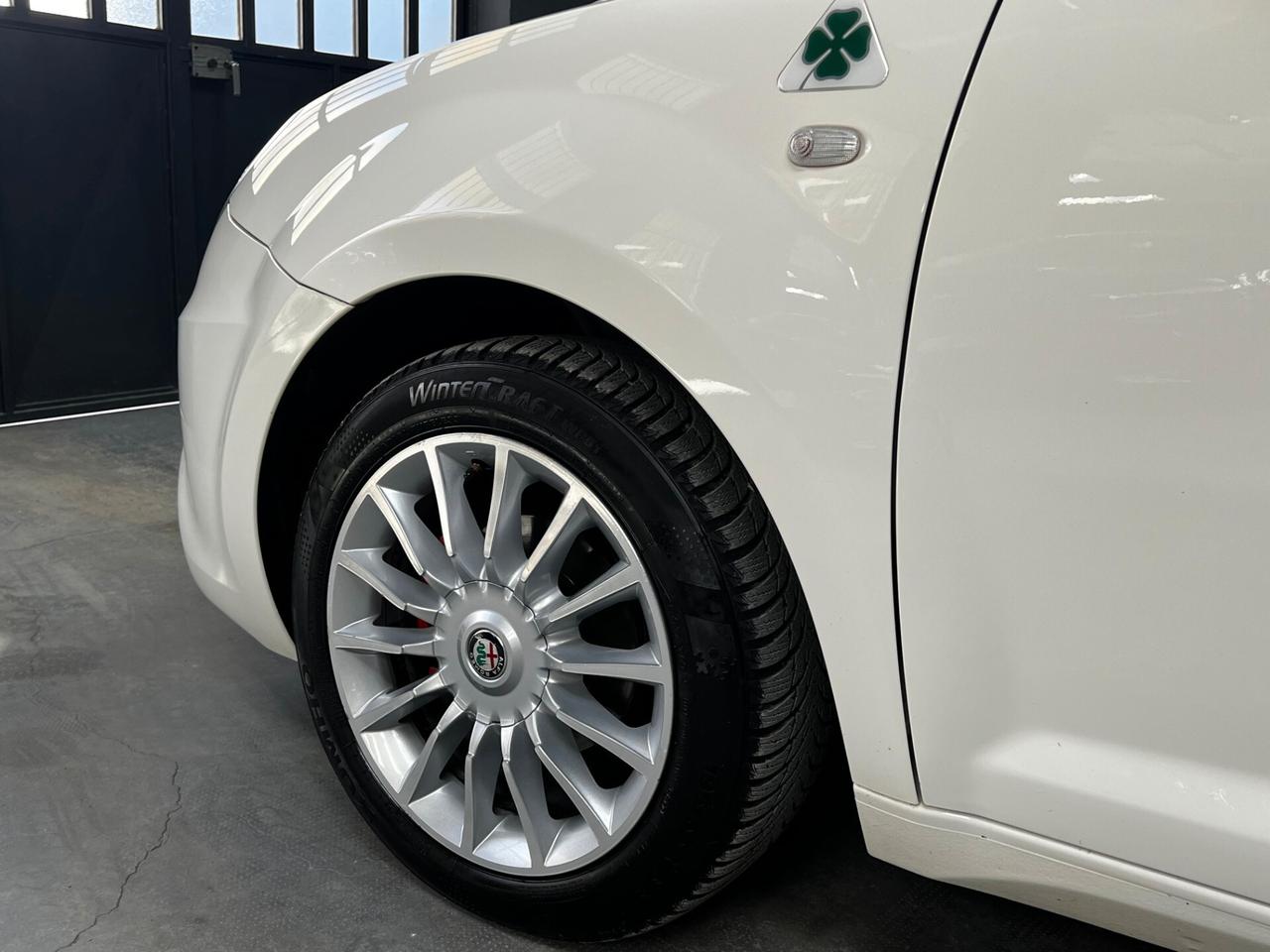 Alfa Romeo MiTo 2017 1.4 Distinctive 78cv E6