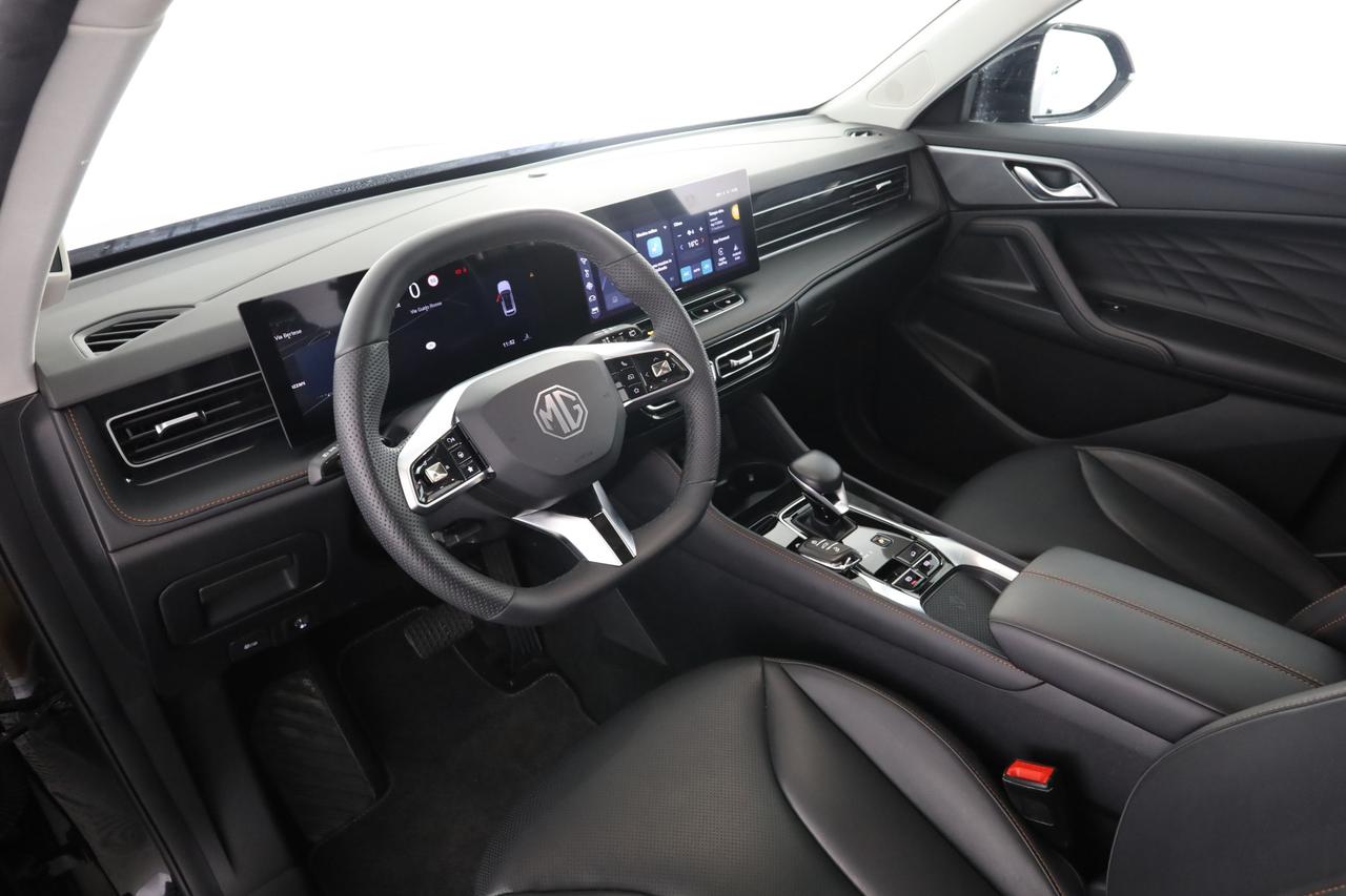 MG HS 1.5T-GDI AT Luxury