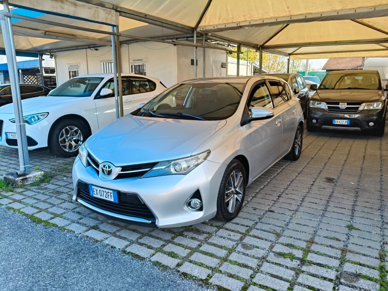 Toyota Auris 1.4 D-4D Lounge