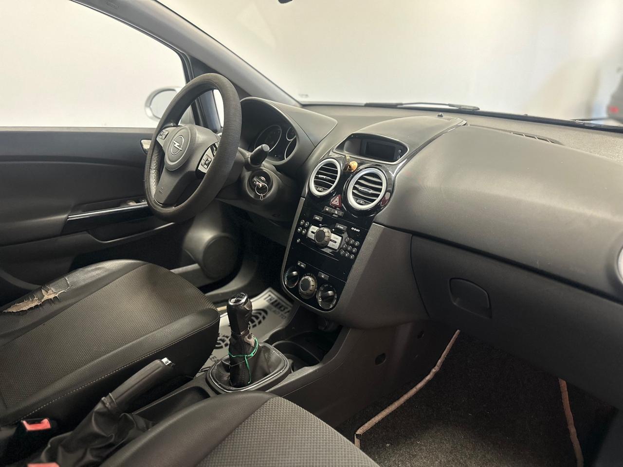 Opel Corsa 1.2 5 porte Cosmo NEOPATENTATI