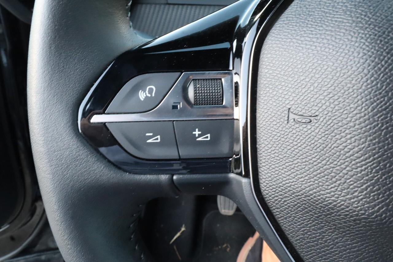 Peugeot New 2008 1.2cc Benzina 100cv S&S ALLURE