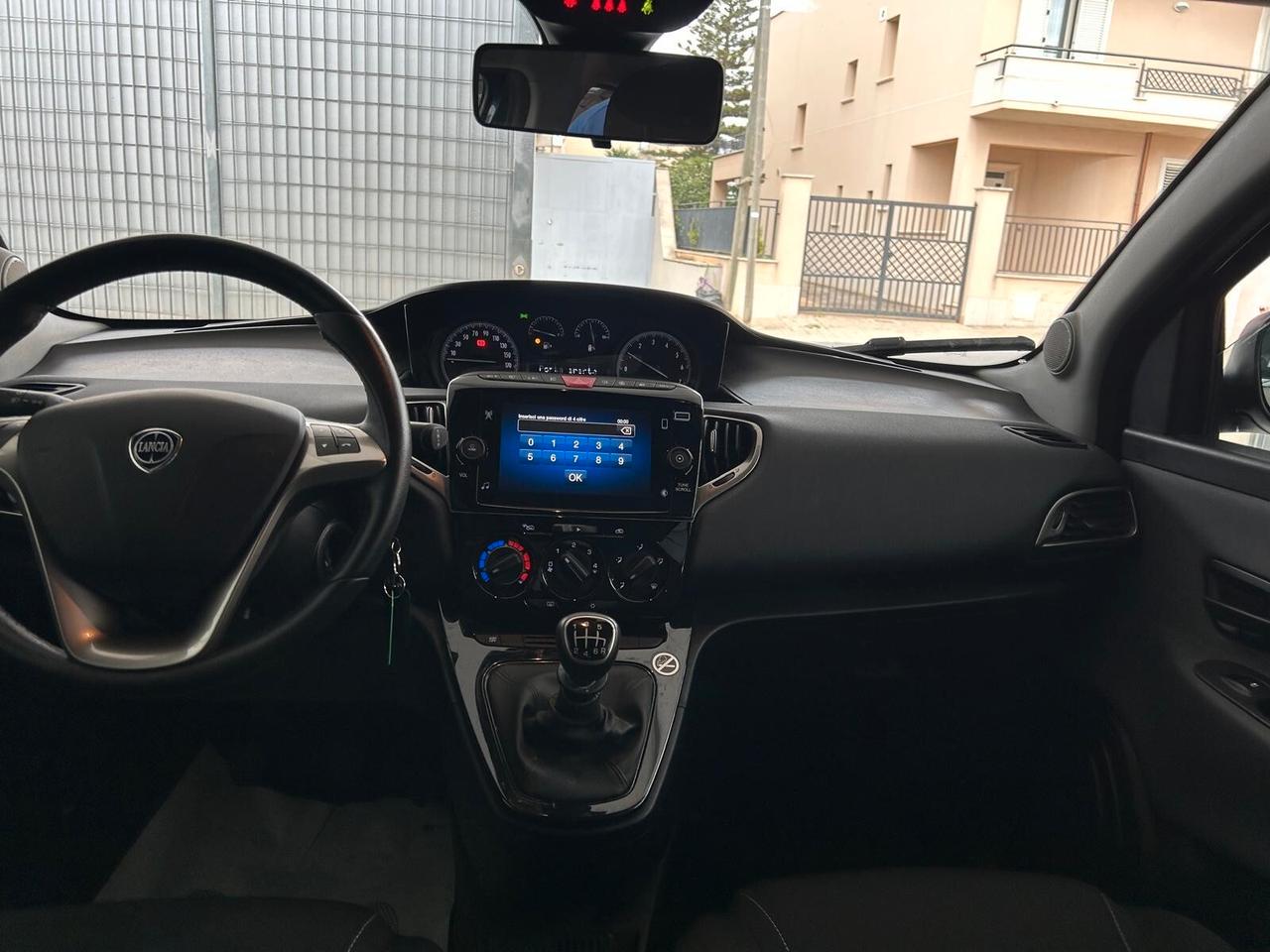 Lancia Ypsilon 1.0 FireFly 5 porte S&S Hybrid Gold