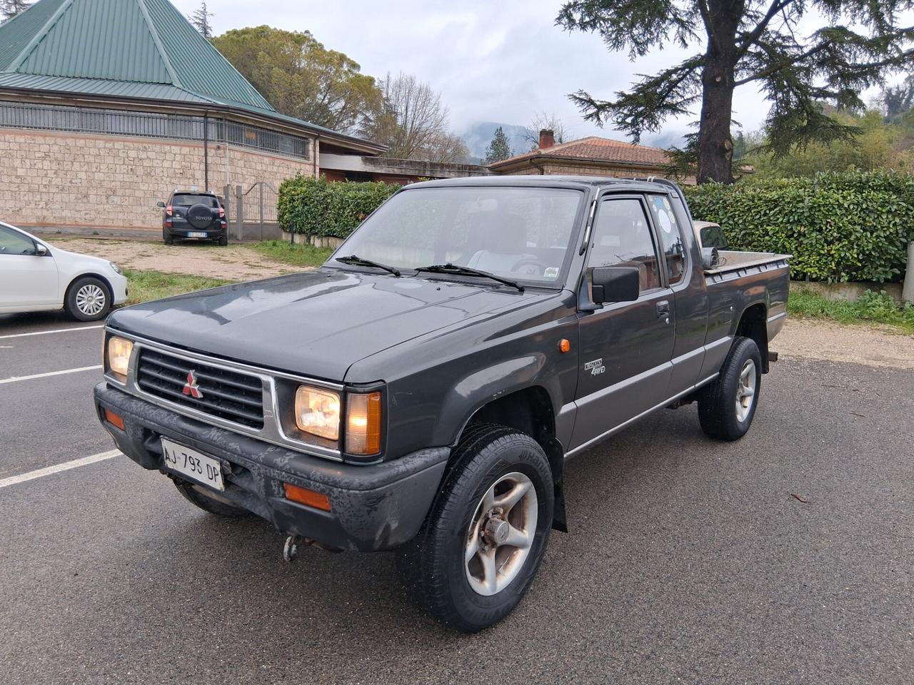 Mitsubishi L200 2.5 TD 4WD Club Cab Pick-up